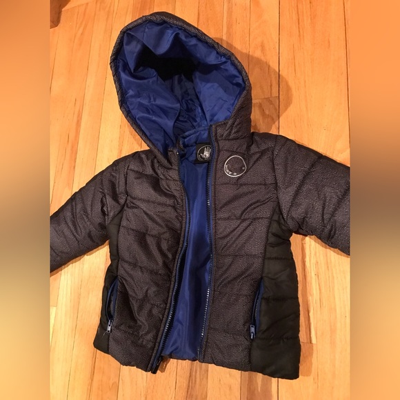 Body Glove brand warm winter coat in 4T -play condition for logo - Picture 4 of 4